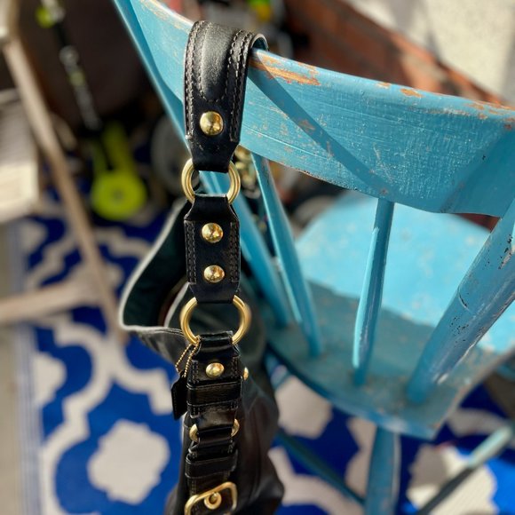 Coach black leather shoulder bag with perfect purple lining - Picture 8 of 8